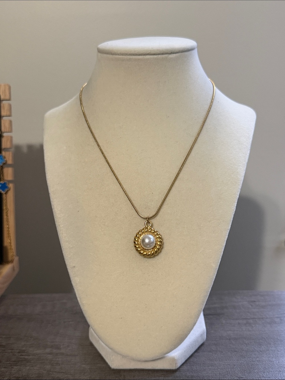 Gold Plated Stainless Steel Round Faux Pearl Pendant Necklace